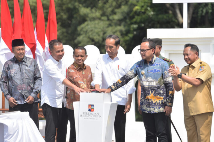 Jokowi Resmikan Jembatan Otista di Bogor