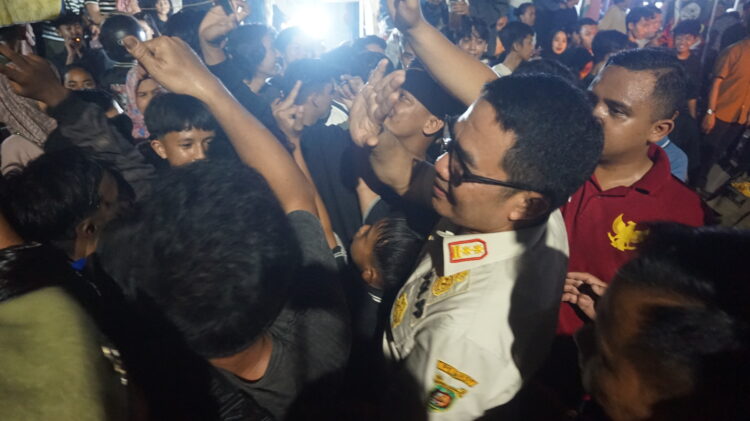 Andi Harun Bantu Polisi Urai kemacetan di Jalan Lambung Mangkurat