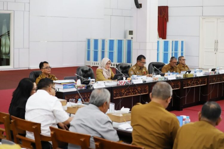 Rapim Pimpinan, Pj Gubernur Kaltim Soroti Kinerja 11 OPD