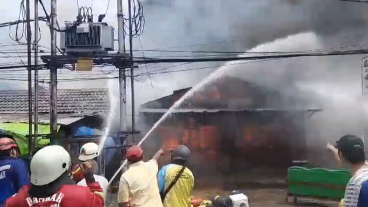 Kebakaran ke 8 di Bulan Januari di Kota Samarinda Hanguskan 10 Bangunan
