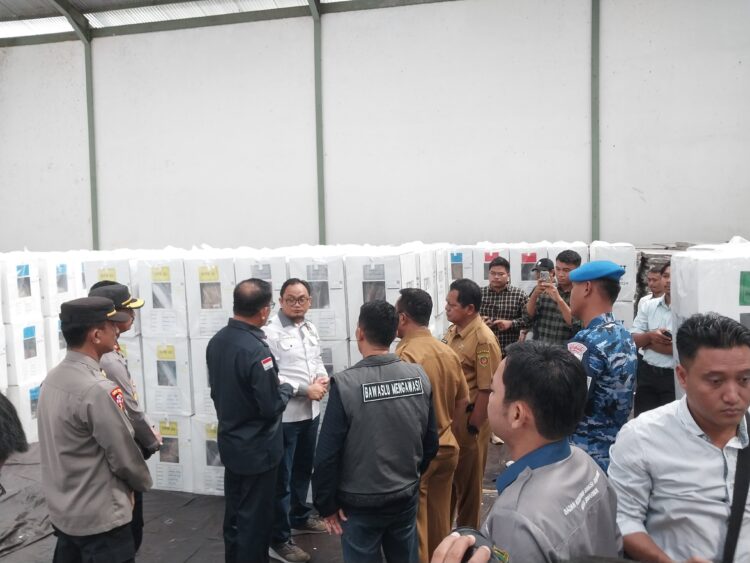 Pastikan Persiapan Pemilu Berjalan Aman, Pemkot Samarinda Lakukan Kunjungan ke Gudang Logistik KPU