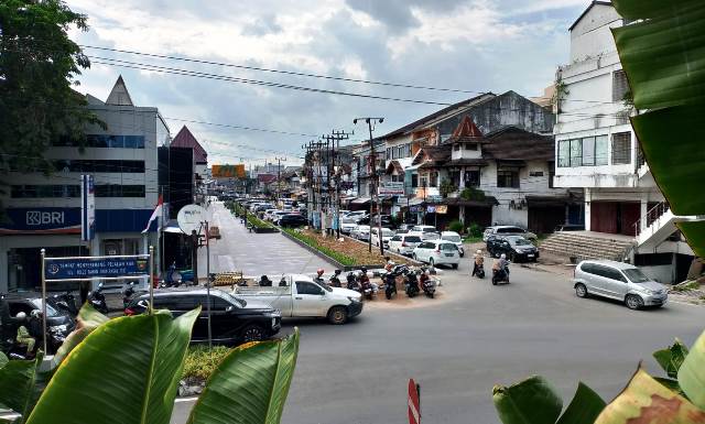 Wajah Baru Citra Niaga Samarinda, Minim Kantung Parkir Kendaraan Parkir Sembarangan