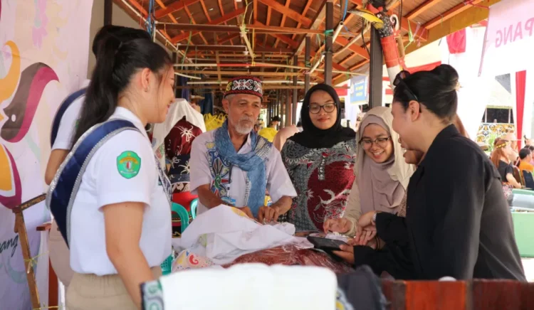 Batik Pampang Resmi Dirilis saat Festival Budaya Dayak Kenyah 2024