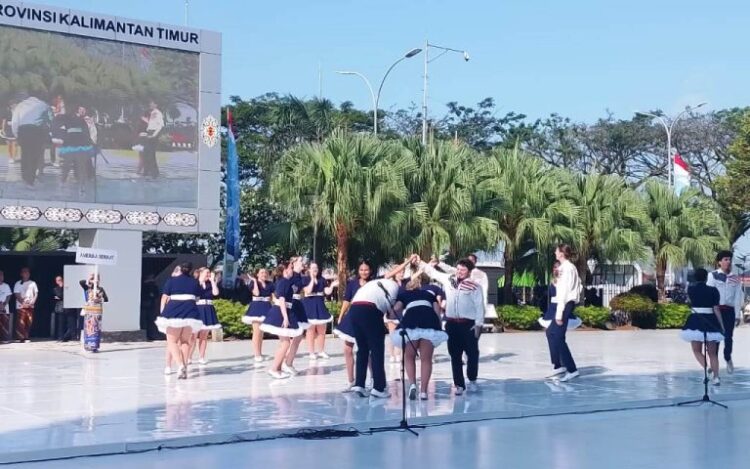 Kirab Budaya Sarana Warga Samarinda Sambut Tamu Asing