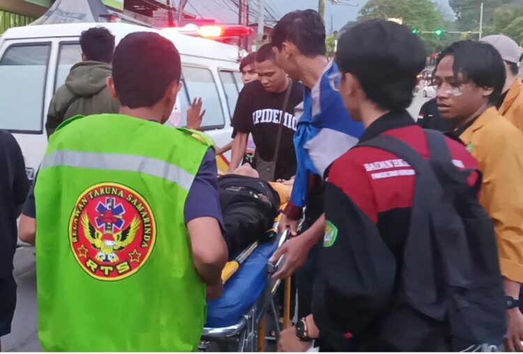 Ricuh , Mahasiswa Pingsan hingga Polisi dilempar Molotov