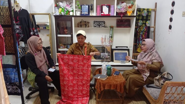 Untuk mendorong Kebangkitan Ekonomi Kreatif, Disporapar Lakukan Uji Petik UMKM