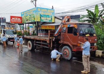 Langkah Tegas Dishub Samarinda , Gembosi Ban Kendaraan yang Parkir Sembarangan