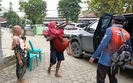 Air Semakin Meningkat, Warga Mulai Mengungsi