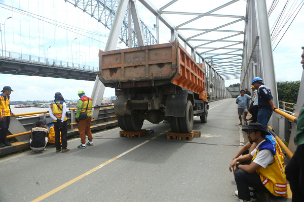 Jembatan Mahakam Samarinda Jalani Uji Beban, Kelayakan Dikaji