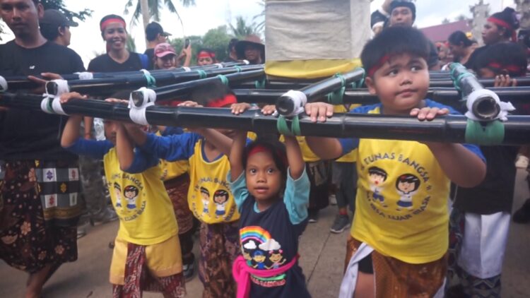 Meriah, Kirap Ogoh Ogoh Di Desa Kertabuana Kukar