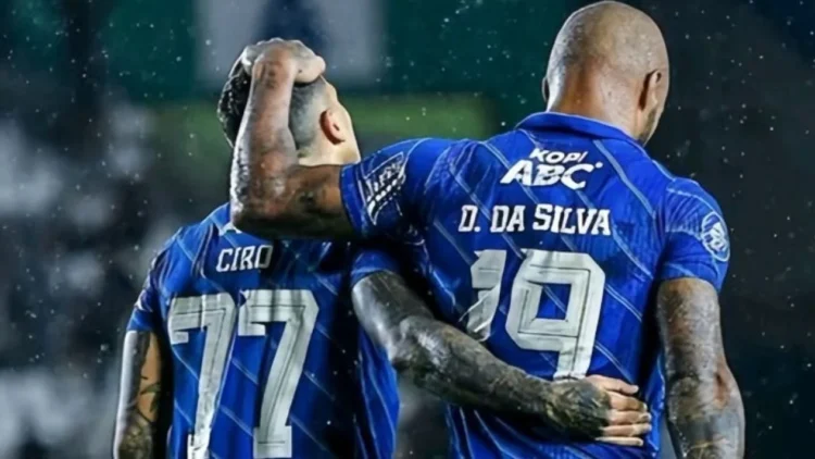 Persib Bandung masih kokoh di puncak