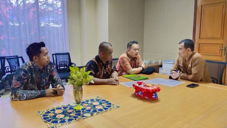Pemerintah Desa Bakungan dan BPD Koordinasi dengan DPMD Terkait Program “Terang Kampungku”