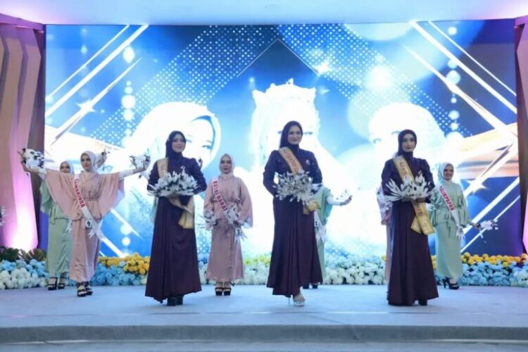 Finza Arumi Salsabella Dinobatkan sebagai Puteri Muslimah Kaltim 2025