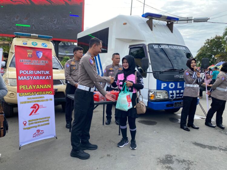 HUT Bhayangkara ke-79, Polres Kukar Gelar Senam Zumba dan Layanan publik Gratis.