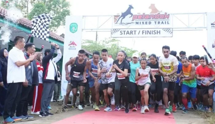 Ratusan Atlet Lari Se-Kaltim Berkumpul di Desa Loa Raya untuk Pelandok Mixed Trail