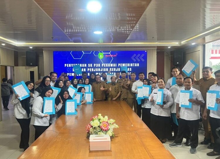 49 Pegawai DPMD Kukar Terima SK PPPK, Kadis Arianto: Status Baru Harus Diiringi Peningkatan Kinerja