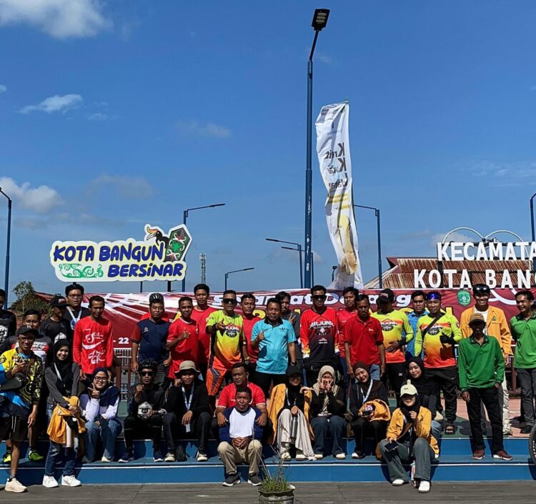 Arjuna Bike Community Salurkan Bantuan Sosial di BBGRM Kota Bangun,  Wujudkan Semangat Gotong Royong dan Warisan Perjuangan Alm. Junaidi