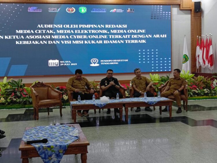 Jumpa Pimpred Media Massa, Bupati Kukar Minta Diawasi