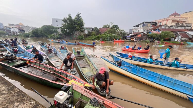 DLH Samarinda Genjot Kebersihan Sungai Menuju Target Adipura 2026