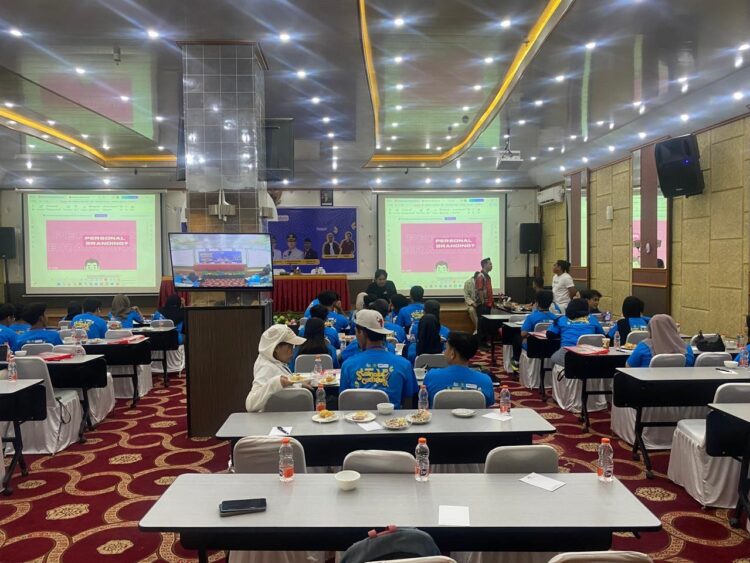 Asah Bakat Komedi Pemuda, Dispora Kutim Gelar Pelatihan Stand Up Comedy dan Branding Diri