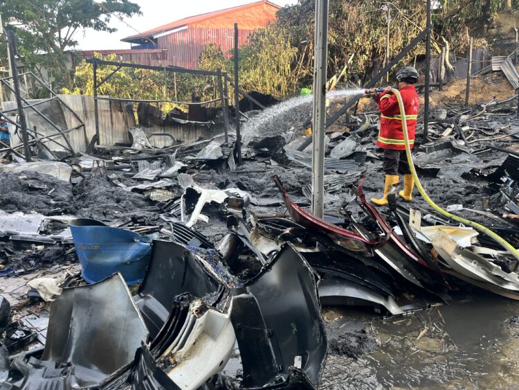 Foto :Lokasi Kebakaran di Jalan A.W Syahranie, pada Selasa (11/11/2025).