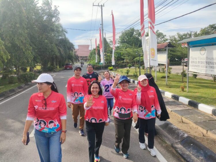 Peringati Hari AIDS Sedunia, Pemkab Kutim Gelar Jalan Sehat dan Senam Sehat