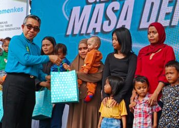 Bupati Kutai Timur Serahkan Alat Antropometri untuk Pantau Gizi Anak