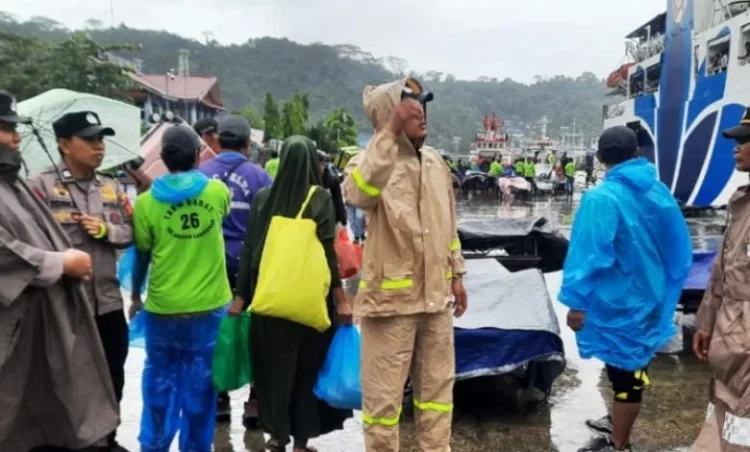 Polsek Kawasan Pelabuhan Samarinda Amankan Kedatangan KM Prince Soya dengan Pelayanan Humanis