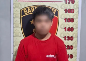 Gelapkan iPhone Senilai Rp98 Juta, Kurir di Samarinda Tak Berkutik Terekam CCTV