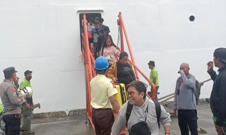 Menanti Gelombang Arus Balik di Tepian Mahakam, Pelabuhan Samarinda Masih Tenang