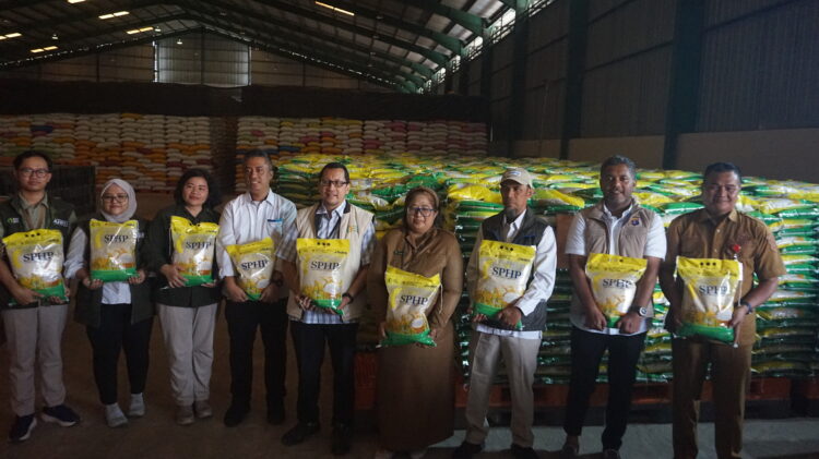 Menembus Rimba demi Pangan: Upaya Negara Tekan Harga Beras 1 Juta Rupiah di Mahakam Ulu