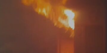 Kisah Muksin yang Terbangun Saat Api Mengepung