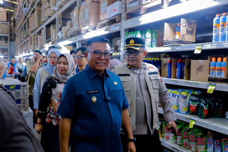 Pastikan Dapur Warga Tetap “Ngebul” Jelang Ramadan, Wawali Saefuddin Keliling Pantau Stok Beras hingga Gas