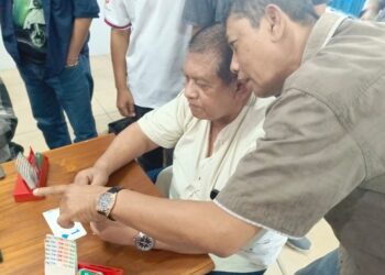 Misi Emas di Atas Meja Bridge, Saat Pena Berganti Kartu