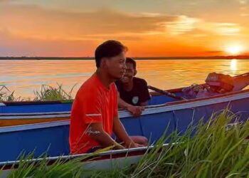 Senja di Atas Air, Tradisi ‘Nyeranting Bulan’ di Desa Tanpa Daratan