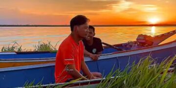 Senja di Atas Air, Tradisi ‘Nyeranting Bulan’ di Desa Tanpa Daratan