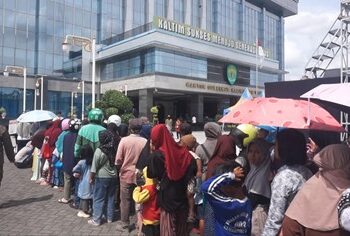 Demi Takjil Gratispol, Warga Stroke Hingga Lansia Tumbang didepan Kantor Gubernur Kaltim