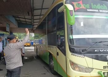 Senyum Hangat di Terminal Sungai Kunjang: Saat Polresta Samarinda “Mengantar” 152 Warga Pulang Kampung