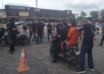 Drama 47 Adegan di Mapolresta Samarinda: Rekonstruksi Maut yang Diwarnai Hujan Protes