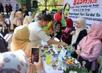 Pesona Kebaya dan Semangat Kemandirian: Cara Perempuan Kukar Maknai Hari Kartini di Taman Ulin