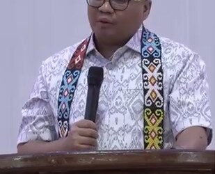Bupati Aulia Rahman Basri Ajak Warga Resapi Makna Pengorbanan di Jumat Agung