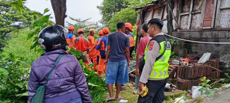 BPBD Samarinda Tangani Longsor di Jalan Suwandi, Satu Keluarga Terdampak