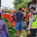 BPBD Samarinda Tangani Longsor di Jalan Suwandi, Satu Keluarga Terdampak
