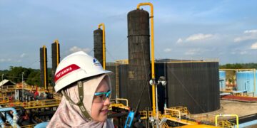 Perempuan di Garda Depan Energi Nasional: Kisah Tangguh dari Laut dan Daratan