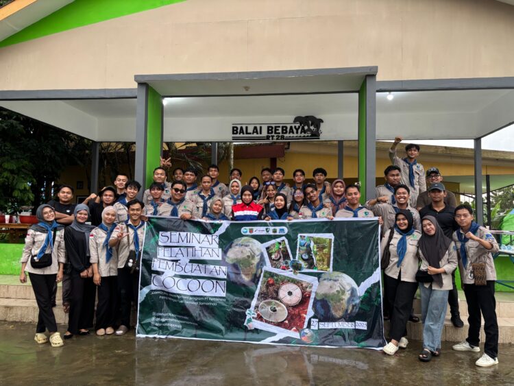 Pertamina Patra Niaga Regional Kalimantan Peringati Hari Bumi 2026 melalui Penghijauan Sempadan Sungai Karang Mumus