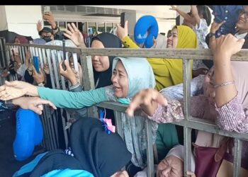 Lepas Kloter Pertama Jemaah Haji Samarinda, Andi Harun Bekali Uang Saku 100 Riyal dan Pesan Jaga Kesehatan