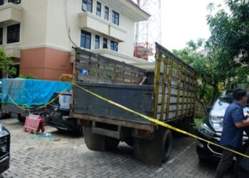 Ironi di Balik Antrean Solar: Saat Sopir Truk Mengeluh, Para Spekulan Justru Berpesta Barcode