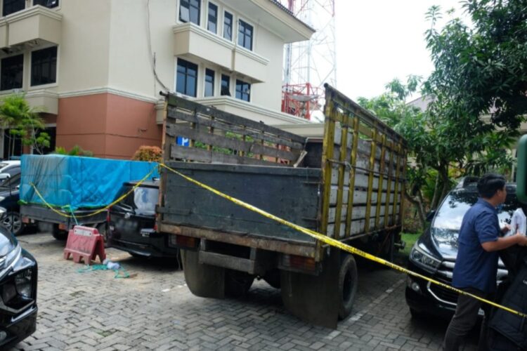 Ironi di Balik Antrean Solar: Saat Sopir Truk Mengeluh, Para Spekulan Justru Berpesta Barcode