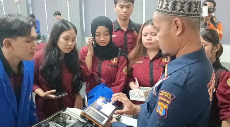Bukan Demo, Puluhan Mahasiswa Hukum di Samarinda Justru ‘Serbu’ Mapolresta untuk Belajar Olah TKP