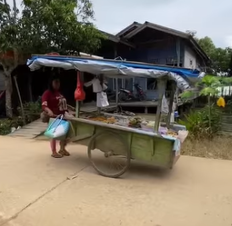 Asap Dapur Selerong yang Perlahan Meredup